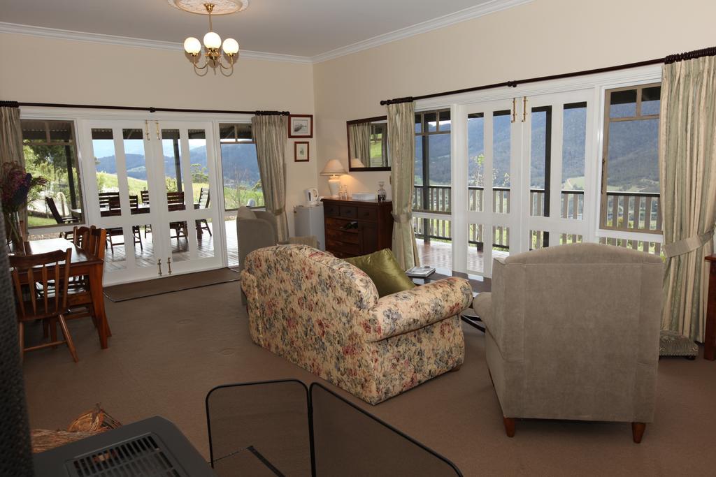 House On The Hill Bed And Breakfast Huonville Room photo